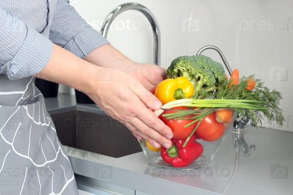 Свежие овощи на кухне