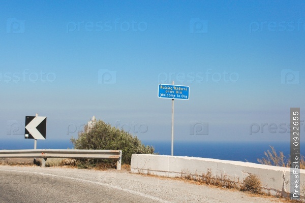 Pointer to the town Oia on Santorini, Greece