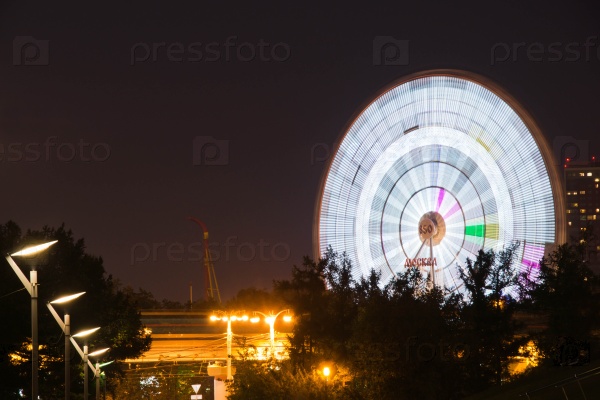 Ferris wheel in a summer night park, stock photo