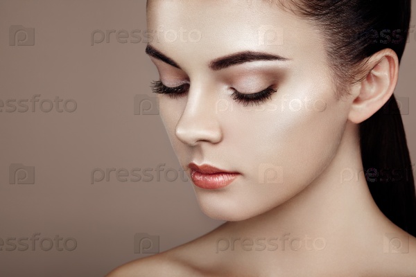 Beautiful woman face. Perfect makeup. Beauty fashion. Eyelashes. Cosmetic Eyeshadow. Highlighting, stock photo