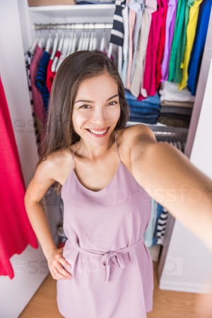 Селфи в магазине одежды