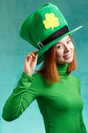 Red hair girl in Saint Patrick\'s Day leprechaun party hat