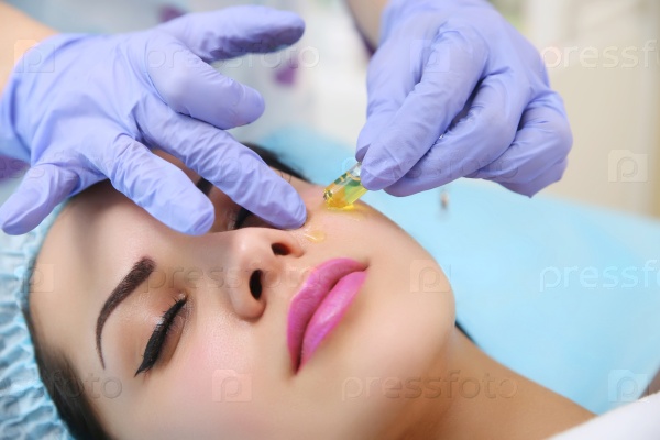 Procedure for the application of vitamin serum.
