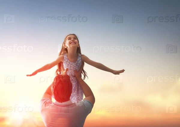Happy loving family. Father and his daughter child girl playing outdoors. Cute little girl and daddy. Concept of Father\'s day.