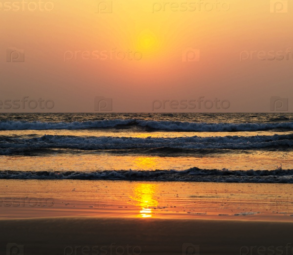 Horizontal vivid ocean sunset tidal waves background backdrop