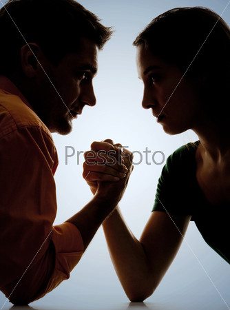 Фотография на тему Борьба мужчины и женщины на руках