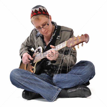 Мужик трахает девушку играя на гитаре