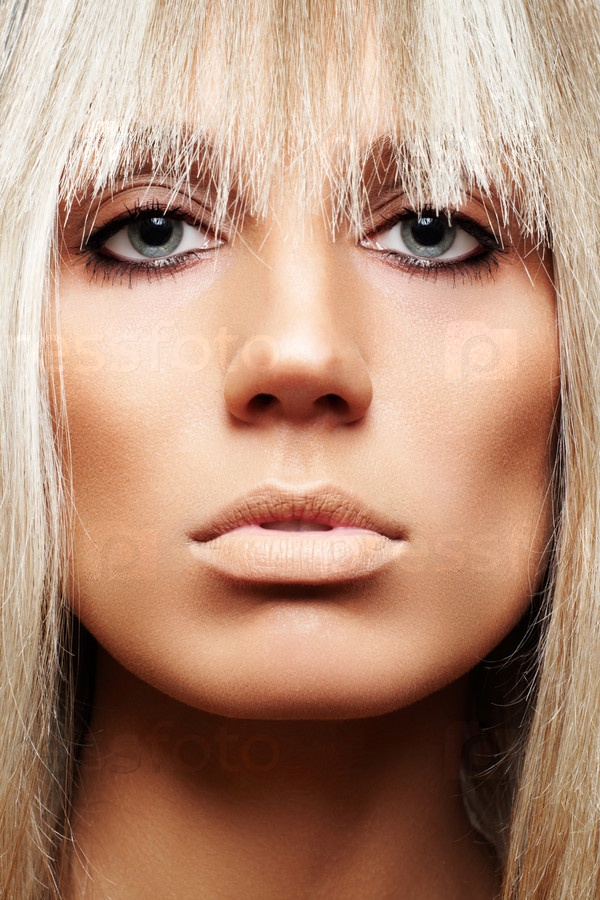 A closeup dark full body shot photo of a blonde with perfect eyes - SeaArt AI