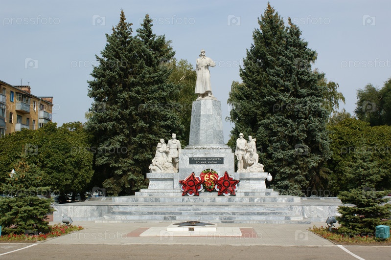 Памятники тихорецка. Памятник на площади Жукова в Тихорецке. Тихорецк мемориал площадь Жукова. Памятник Победы в Тихорецке. Площадь Победы город Тихорецк.