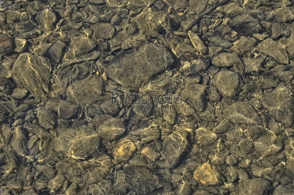 Фотография на тему Текстура из крупных и мелких камней на дне реки