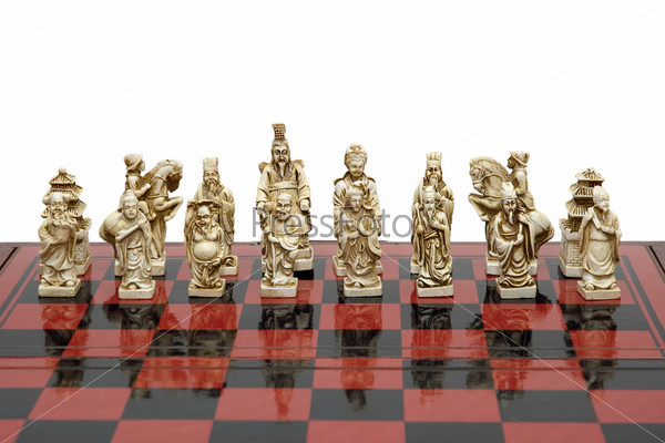 На шахматной доске осталось 5 белых фигур. Расстановка шахматных фигур на доске. Фигурки для расстановок. Шахматы красные и белые Данько. Шахматы красно зеленые.