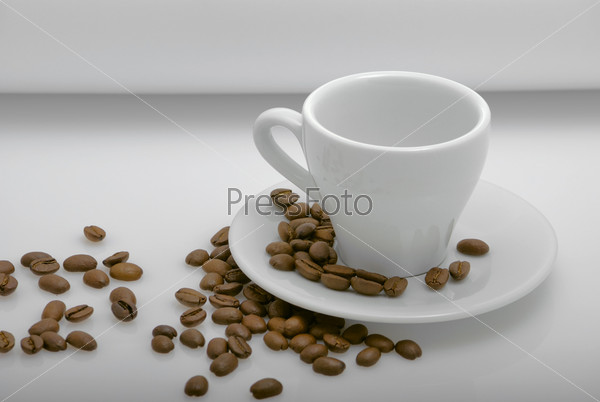 Кофейная чашка из кофейных зерен