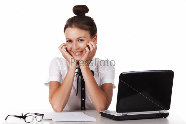 Фотография на тему Кокетливая девушка с ноутбуком, на белом фоне