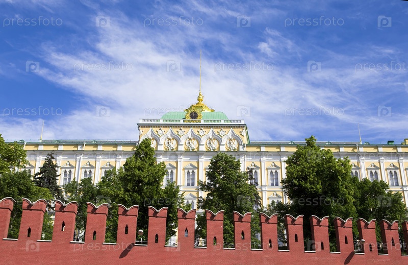 Фотография на тему Кремлевский дворец за Кремлевской стеной в Москве ...