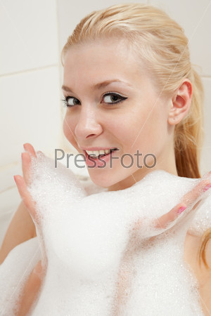 Картинки девушка в ванной