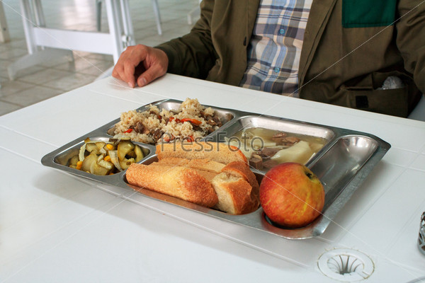 Фото еды в столовой на подносе