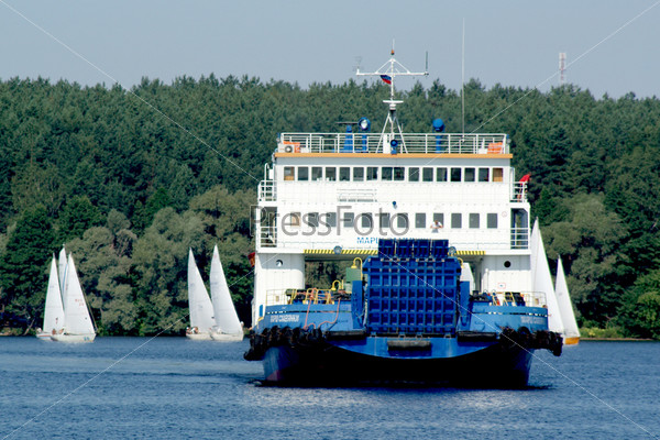 речной пассажирский паром - Picture of Free Tour of Gothenburg - Tripadvisor