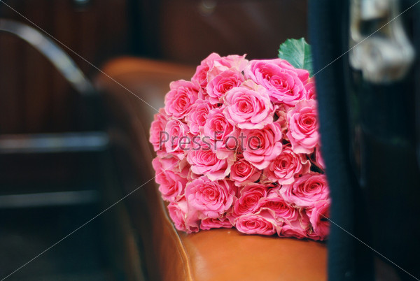 Букет Роз В Машине Фото