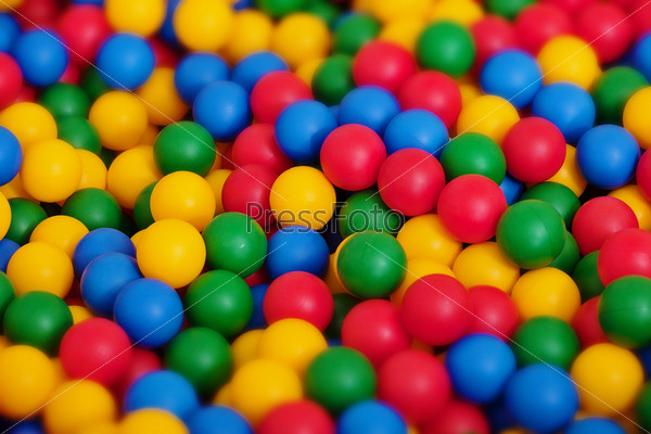 Фотография на тему Разноцветные игрушечные мячики, фон | PressFoto