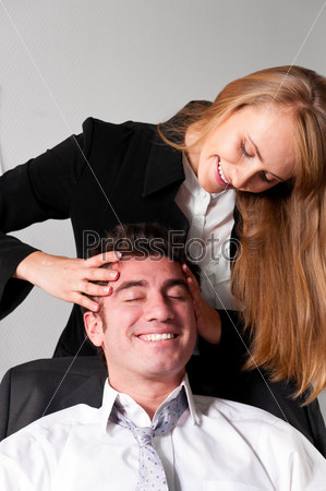 Девушка делает массаж мужчине секс с массажем - порно видео на riosalon.rucom