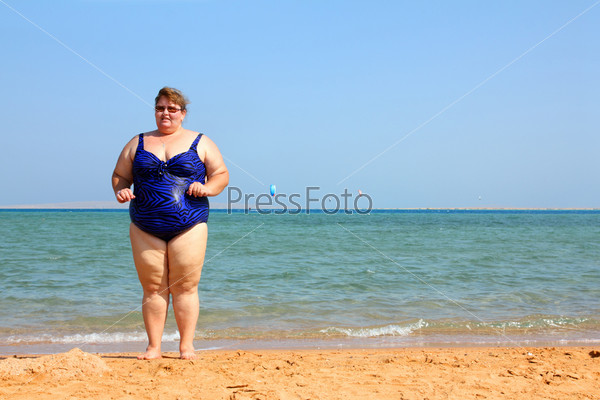 Полная девушка купальнике Изображения – скачать бесплатно на Freepik