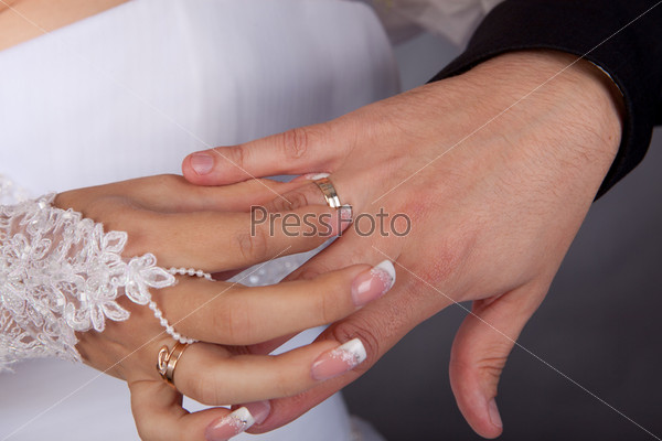 Обмен кольцами на свадьбе: идеи и традиции