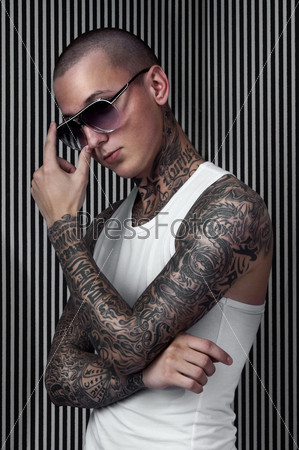 Лысые мужчины показывают свои весьма творческие татуировки на голове | mitja