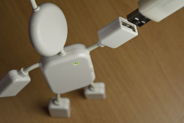 Концентратор USB 2.0 в виде маленького человека на столе - VadimPF