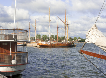 Similar image 1036128