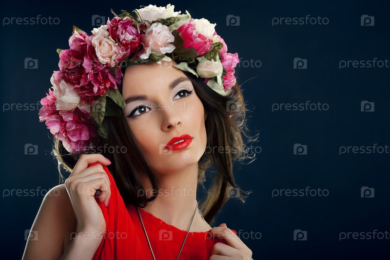 Фото девушки с головой в цветах Фото девушки с головой в цветах