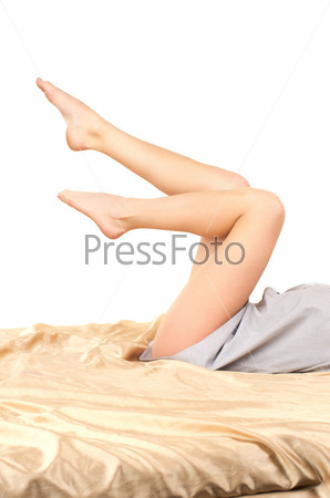 Ноги девушки в кровати (49 фото)