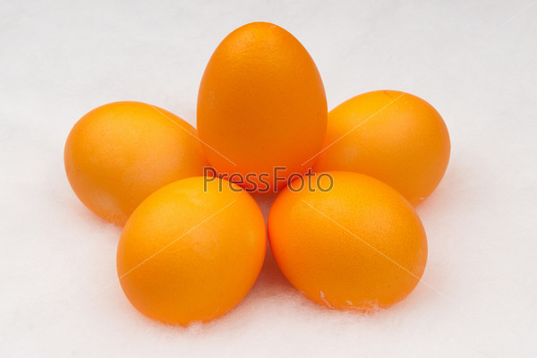 Почему яйцо оранжевое. Оранжевое яйцо. Желтое яйцо. Оранжевые яички. Яйца оранжево-желто-белые.