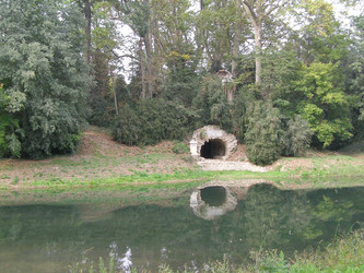 Similar image 1353157