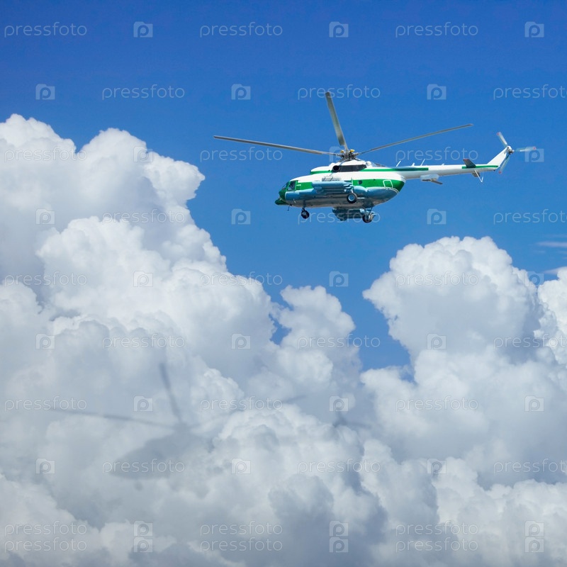 Фотография на тему Вертолет летит над облаками | PressFoto