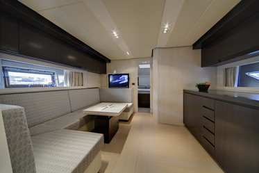 Similar image 1561424