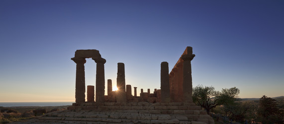 Similar image 1570436