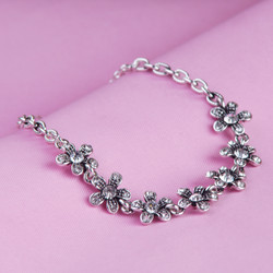 Similar image 1592136