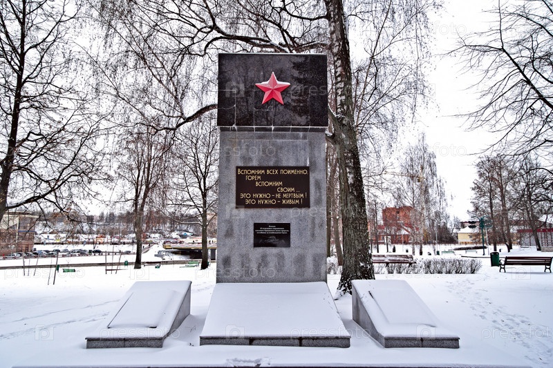 Памятник погибшему танкисту. Памятник погибшим танкистам. Памятник танкистам, погибшим при освобождении Котельниково. Памятник танкистам погибшим в Бурятии. Памятник танкистам г Орша.