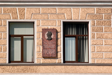 Окна и мемориальная плита, Санкт-Петербург - dotsent2000