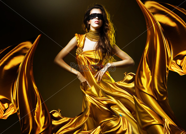 Женщина В Золотом Фото