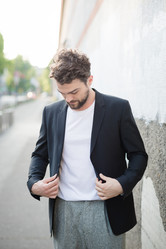 Similar image 7487373