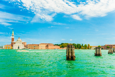 Similar image 7516190