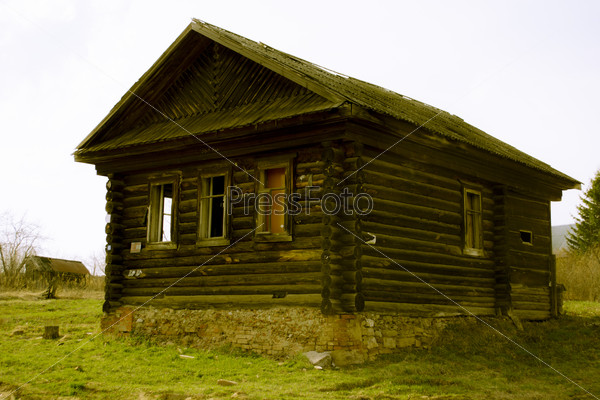 В деревне Кудрово сгорел деревянный дом