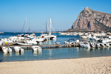 Similar image 7998478