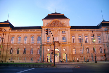 Similar image 8013681