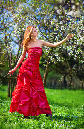 Читать онлайн «Девушка в красном платье», Татьяна Огнёва – Литрес