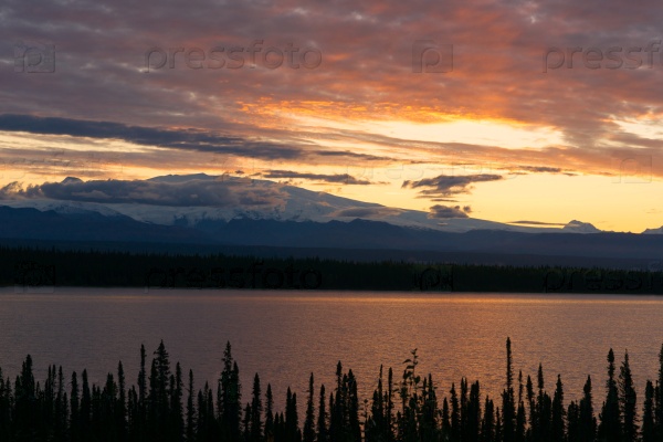 Willow Lake and Mount Wrangell, Wrangell Saint Elias National Park, Alaska скачать