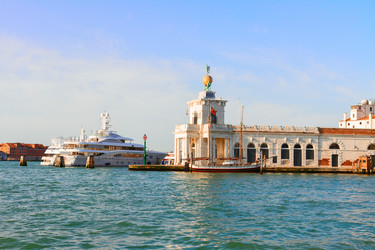 Similar image 10475152