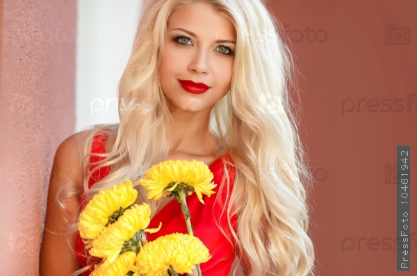 Девушка с цветами со спины - 83 фото - смотреть онлайн