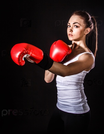 Голая девушка в боксёрских перчатках - фото | altaifish.ru